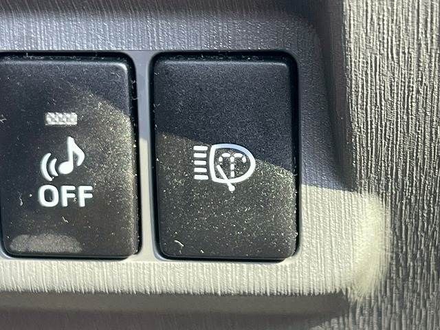 TOYOTA PRIUS Alpha 2012