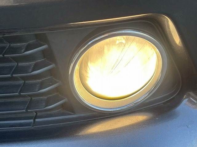 TOYOTA PRIUS Alpha 2012