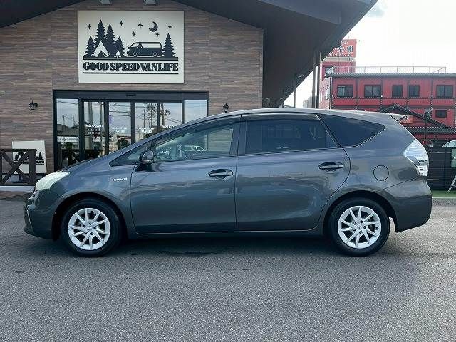 TOYOTA PRIUS Alpha 2012