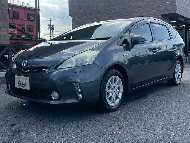 TOYOTA PRIUS Alpha 2012