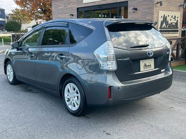 TOYOTA PRIUS Alpha 2012