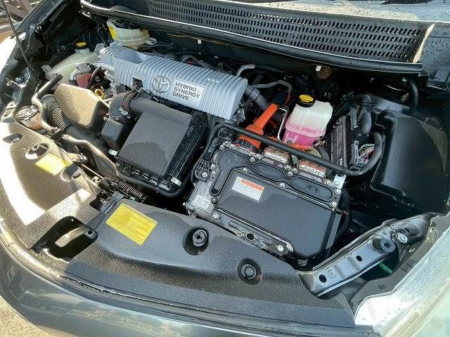 TOYOTA PRIUS Alpha 2012