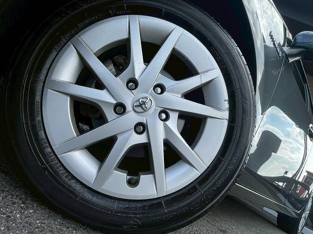 TOYOTA PRIUS Alpha 2012