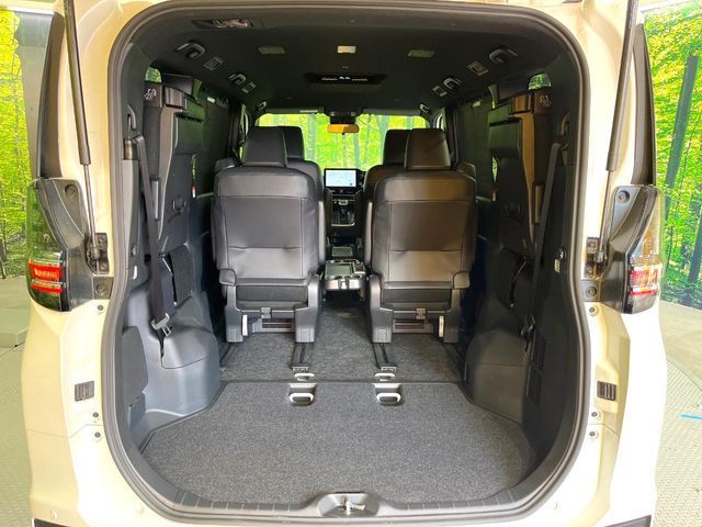 TOYOTA VOXY HYBRID 2024