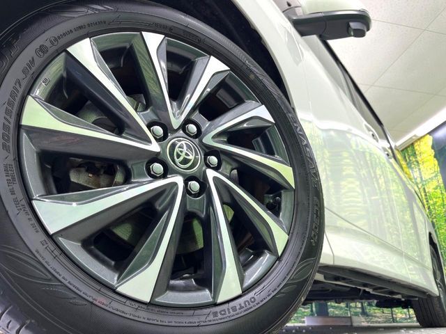 TOYOTA VOXY HYBRID 2024