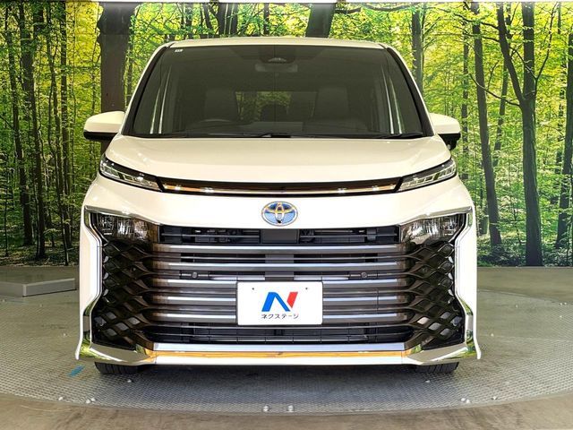 TOYOTA VOXY HYBRID 2024