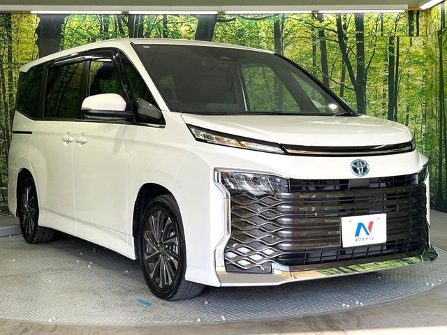 TOYOTA VOXY HYBRID 2024