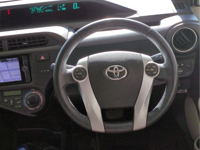 TOYOTA AQUA 2012