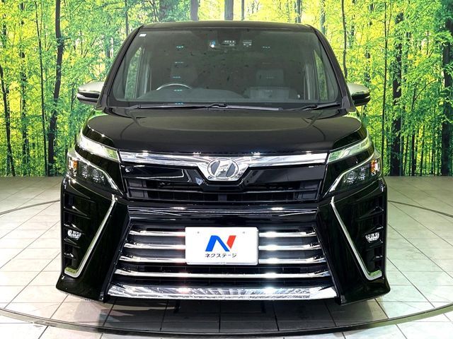 TOYOTA VOXY 2019