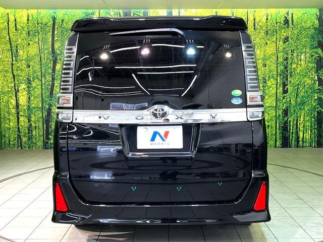 TOYOTA VOXY 2019