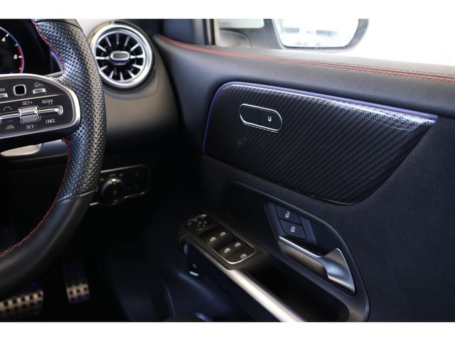 MERCEDES BENZ MERCEDES BENZ GLB 2022