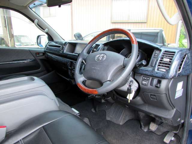 TOYOTA HIACE van 4WD 2009