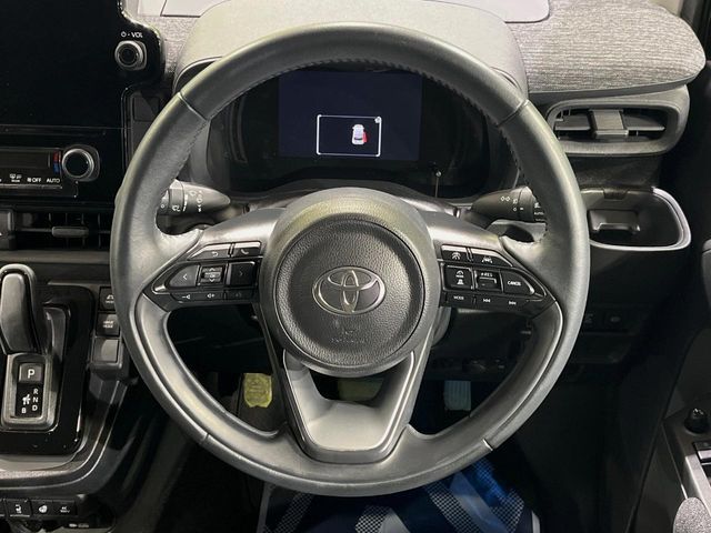 TOYOTA SIENTA HYBRID 2022