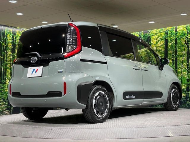 TOYOTA SIENTA HYBRID 2022
