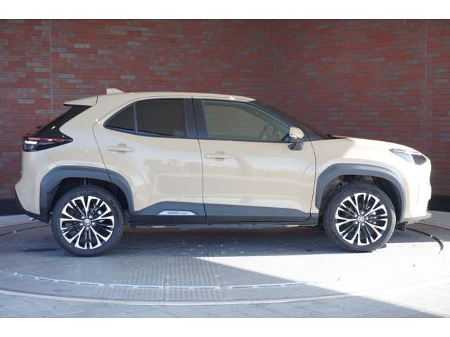 TOYOTA YARIS CROSS HYBRID 2025