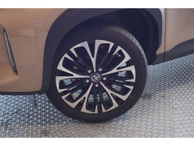 TOYOTA YARIS CROSS HYBRID 2025