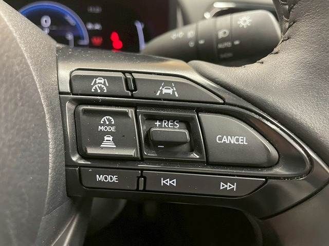 TOYOTA YARIS CROSS HYBRID 2025