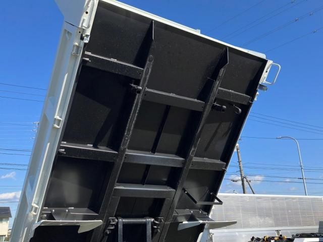 MITSUBISHI CANTER 2024