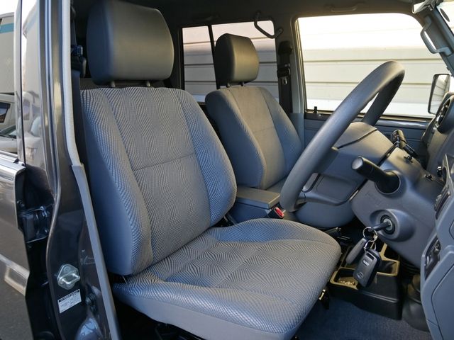 TOYOTA LANDCRUISER van 2015