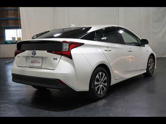 TOYOTA PRIUS 2019