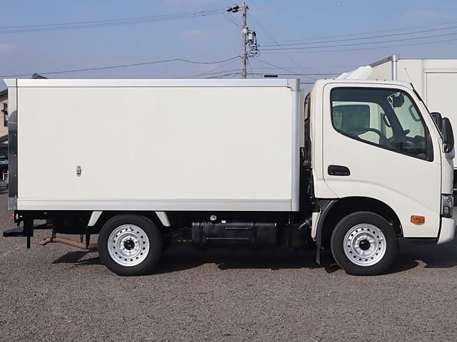TOYOTA DYNA 2021