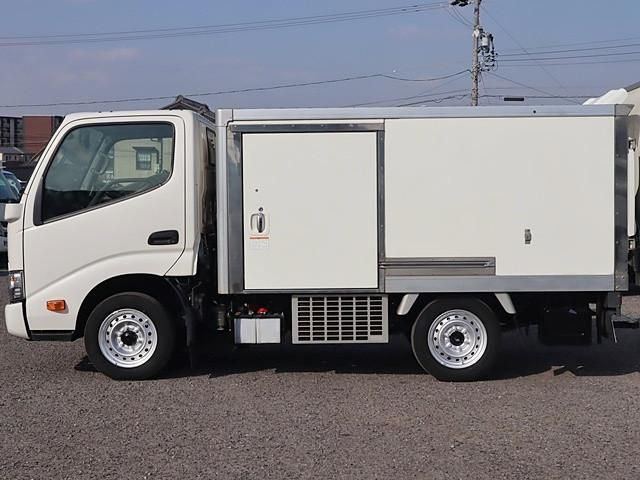 TOYOTA DYNA 2021