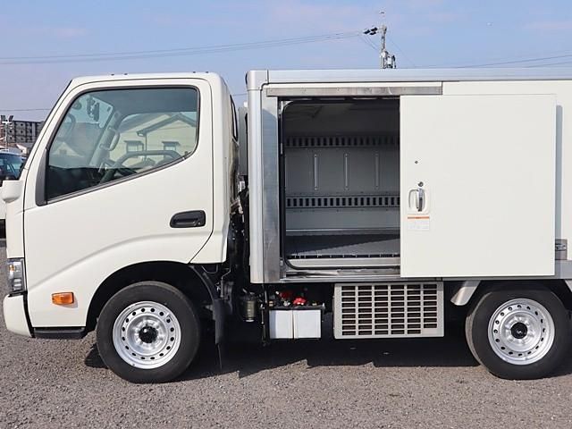 TOYOTA DYNA 2021