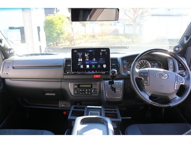 TOYOTA HIACE van 4WD 2024