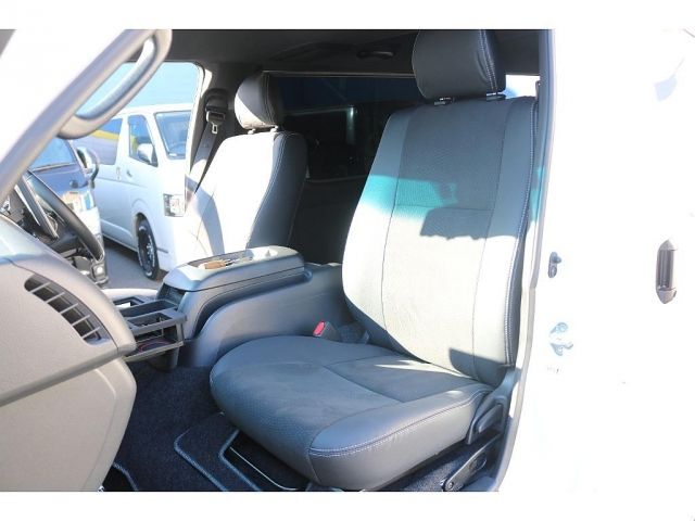 TOYOTA HIACE van 4WD 2024