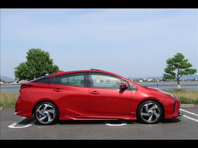 TOYOTA PRIUS 2021