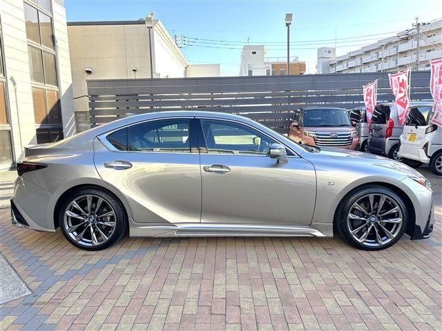 TOYOTA LEXUS IS300h 2020