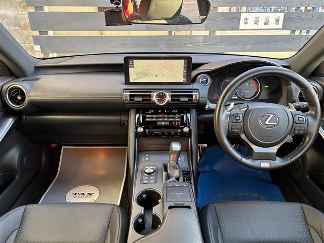 TOYOTA LEXUS IS300h 2020