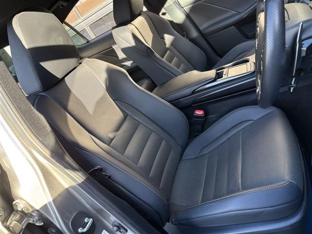 TOYOTA LEXUS IS300h 2020