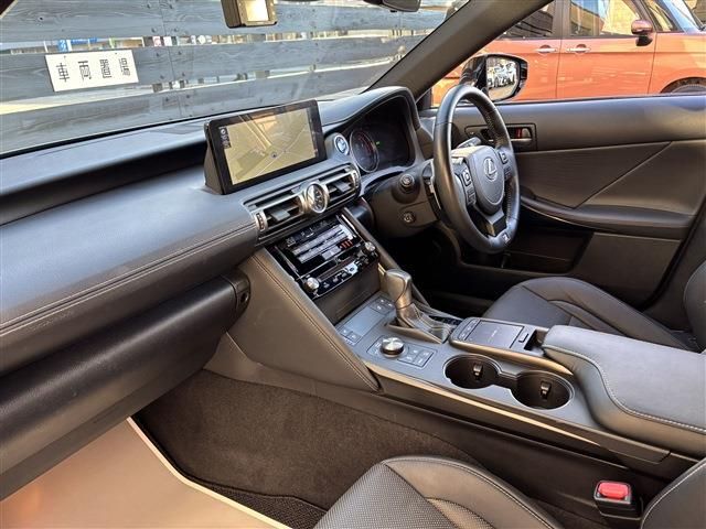 TOYOTA LEXUS IS300h 2020