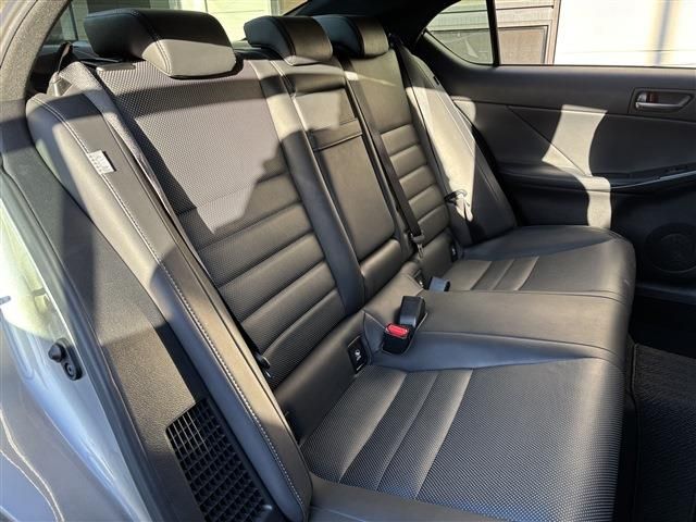 TOYOTA LEXUS IS300h 2020