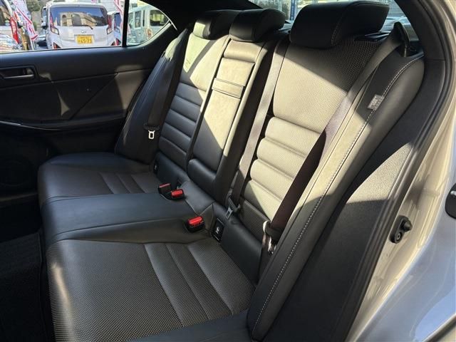 TOYOTA LEXUS IS300h 2020