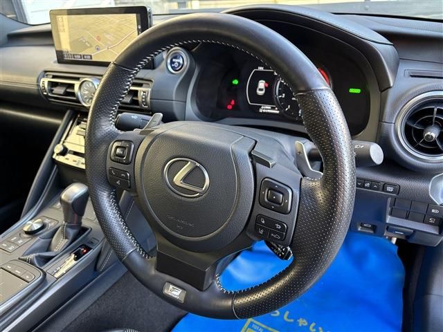 TOYOTA LEXUS IS300h 2020