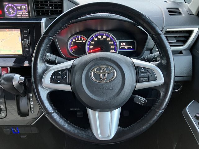 TOYOTA ROOMY 2017