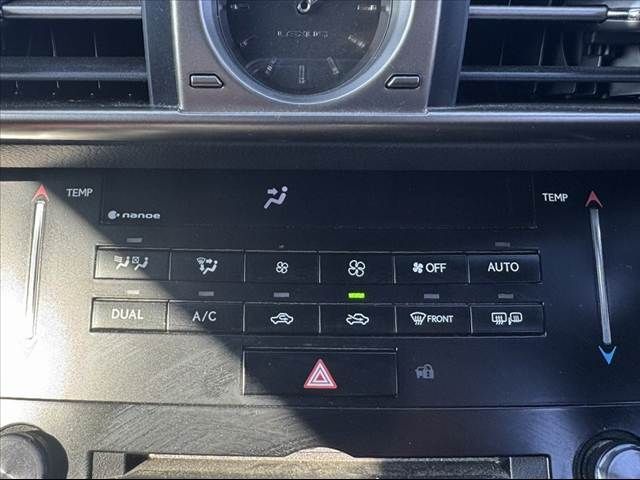 TOYOTA LEXUS IS300h 2013