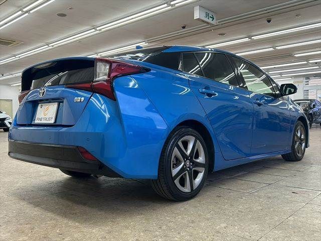 TOYOTA PRIUS 2019