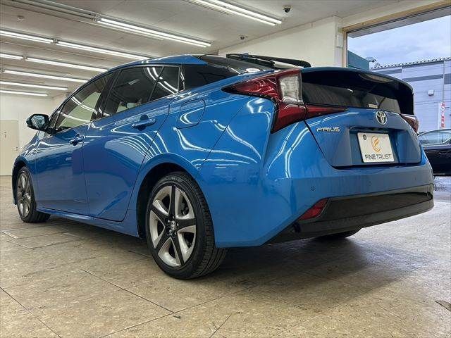 TOYOTA PRIUS 2019