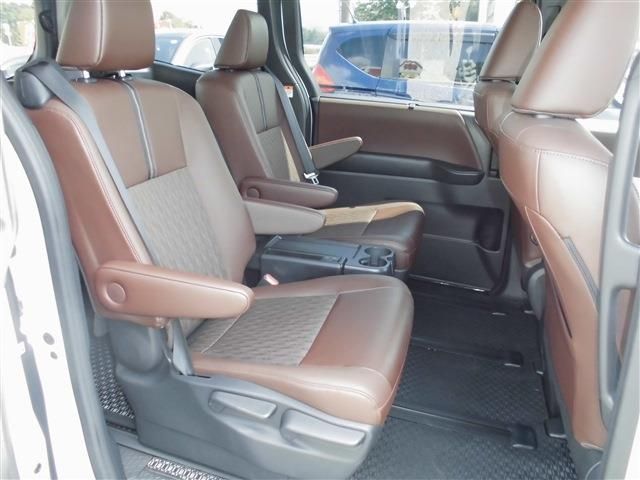 TOYOTA NOAH HYBRID 2024