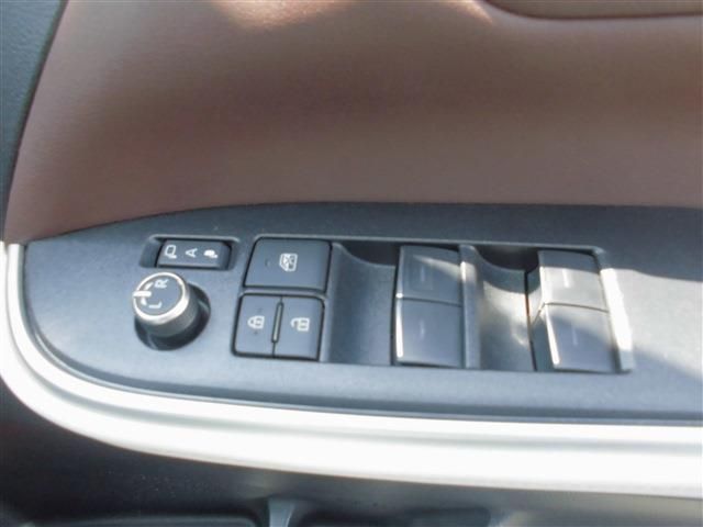 TOYOTA NOAH HYBRID 2024