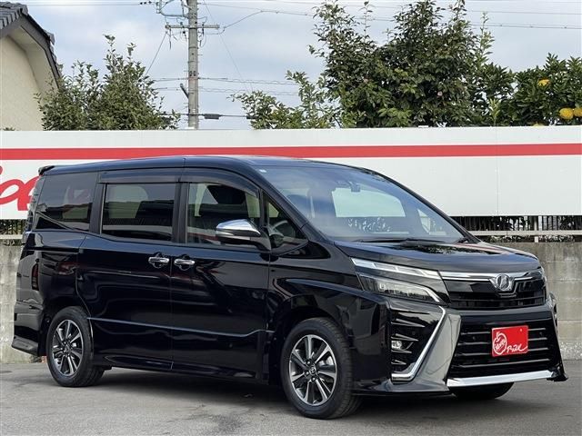 TOYOTA VOXY 2019