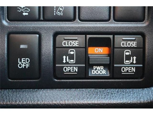 TOYOTA NOAH HYBRID 2018