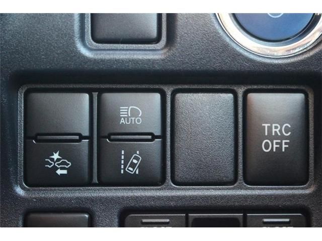 TOYOTA NOAH HYBRID 2018