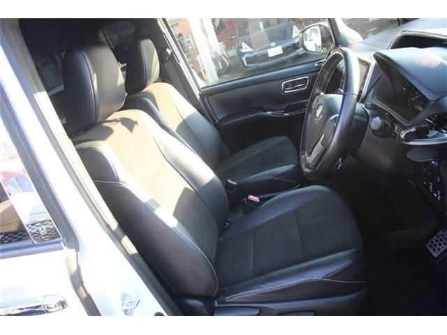 TOYOTA NOAH HYBRID 2018