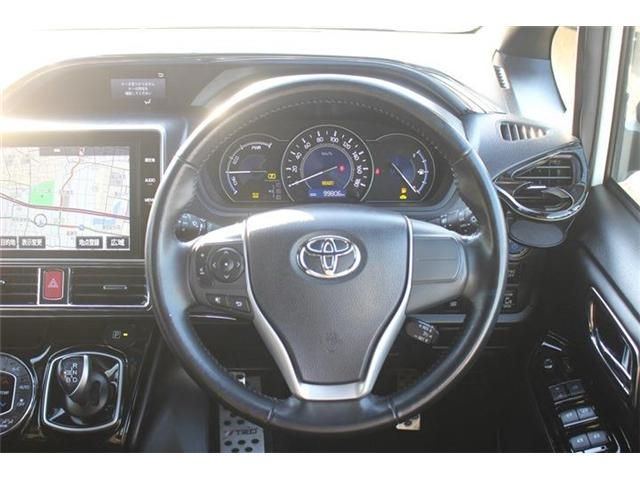 TOYOTA NOAH HYBRID 2018