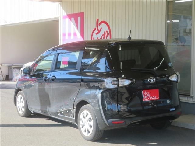 TOYOTA SIENTA 2016