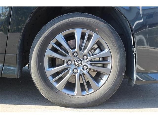 TOYOTA VOXY HYBRID 2023